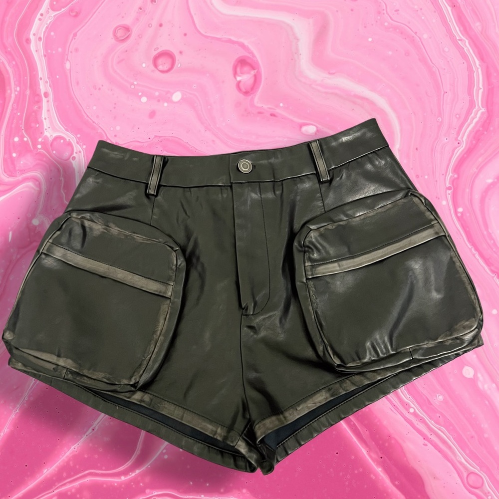 Black Faux‎ Leather Cargo Shorts Size Small